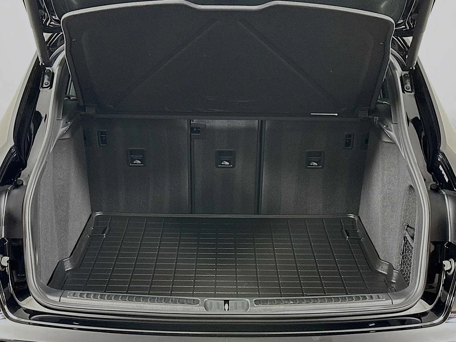 2025 Porsche Macan - Photo 28