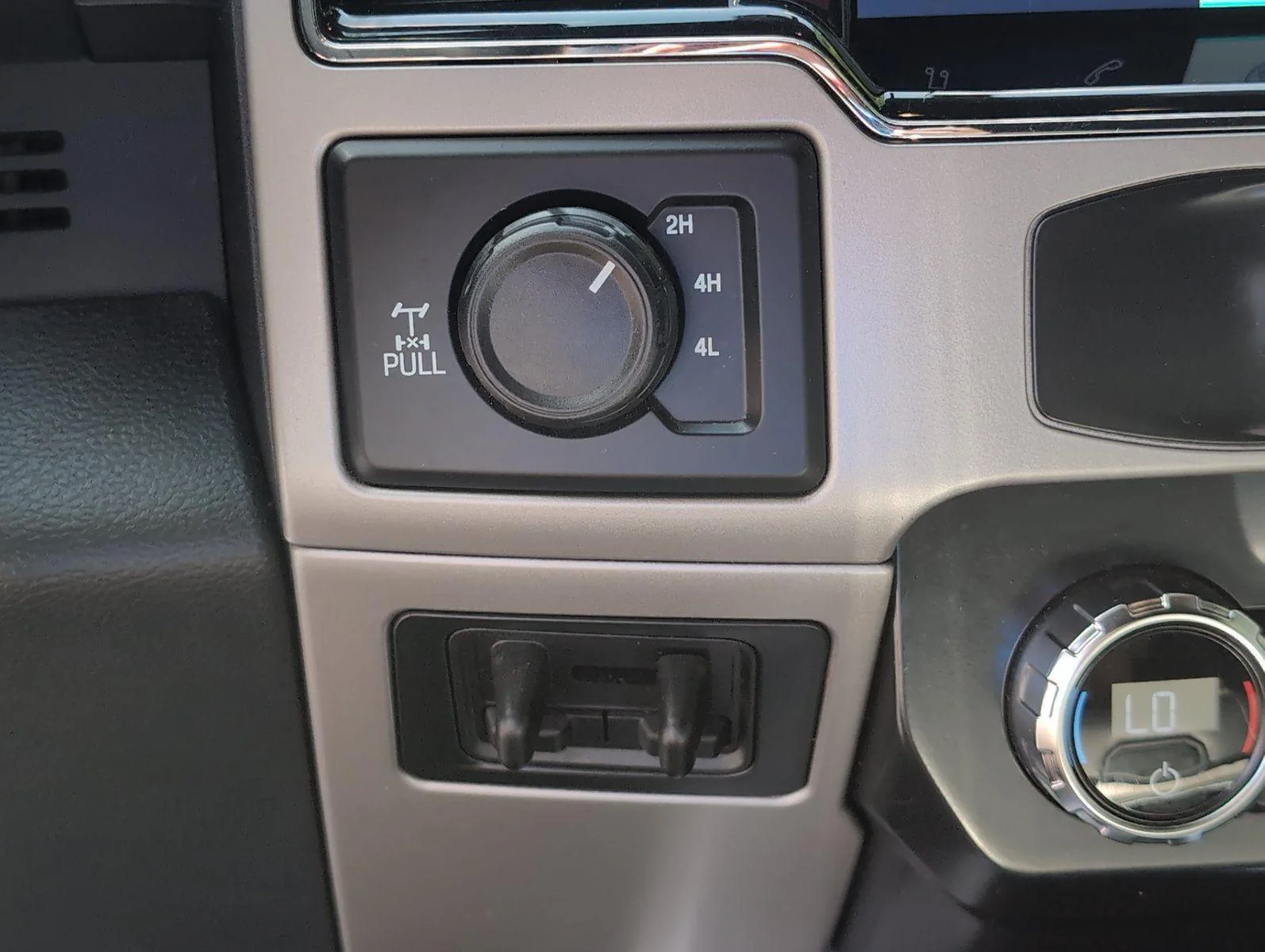 Used 2022 Star White Metallic Tri-Coat Ford Lariat image 23