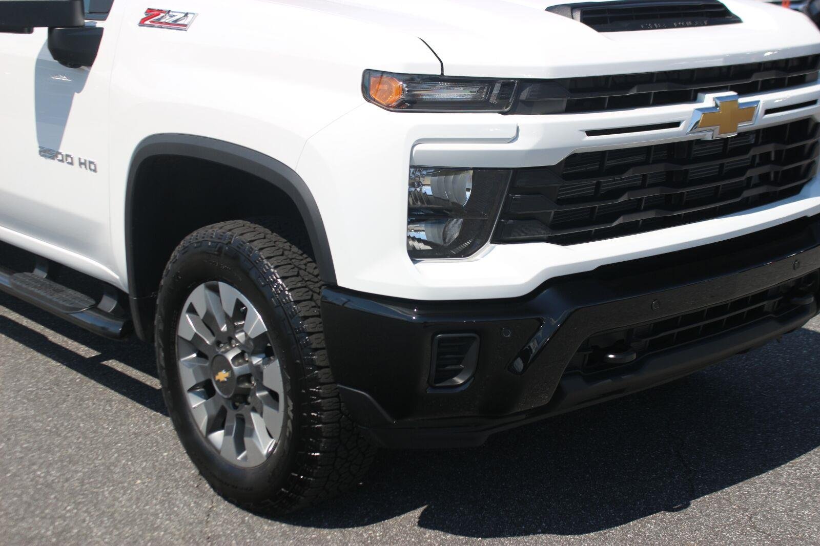 Used 2026 Summit White Chevrolet Custom image 9