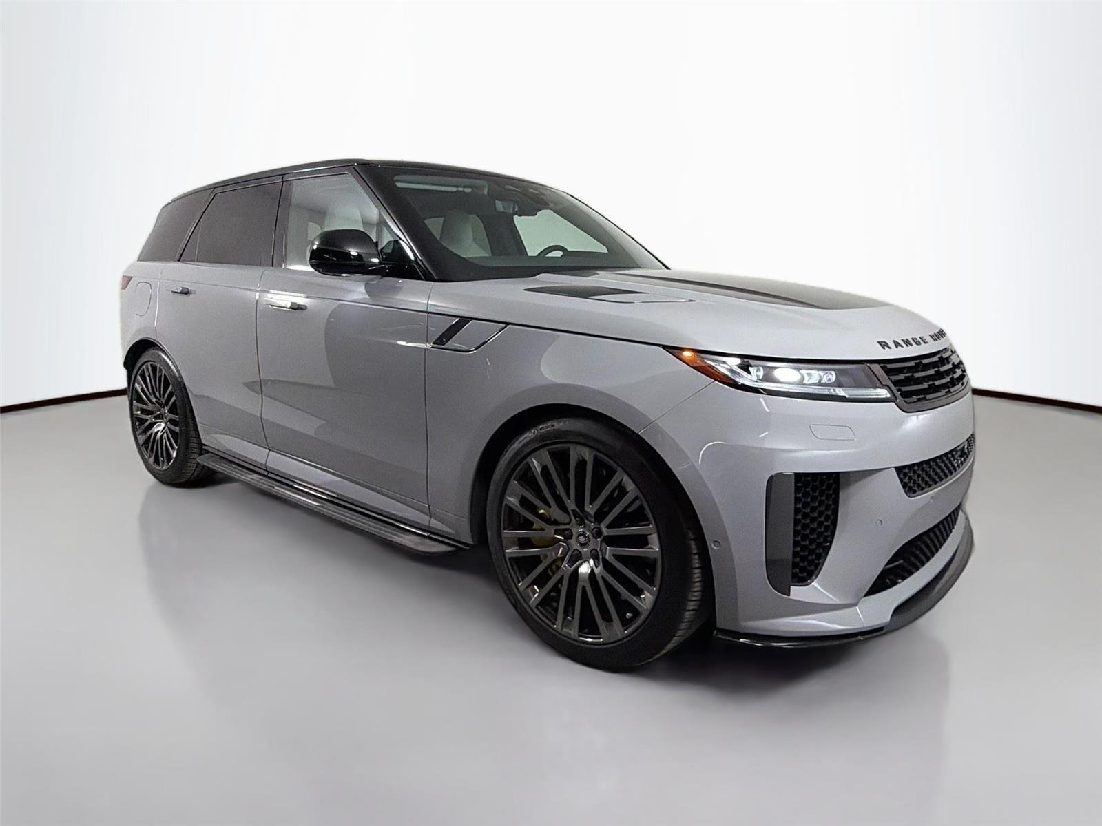 Used 2025 Marl Grey in Gloss finish Land Rover SV Edition Two image 3