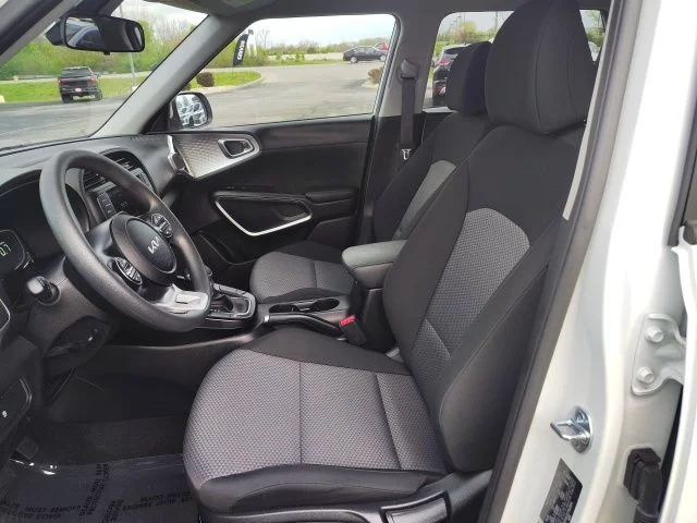 Used 2025 White Kia LX image 11