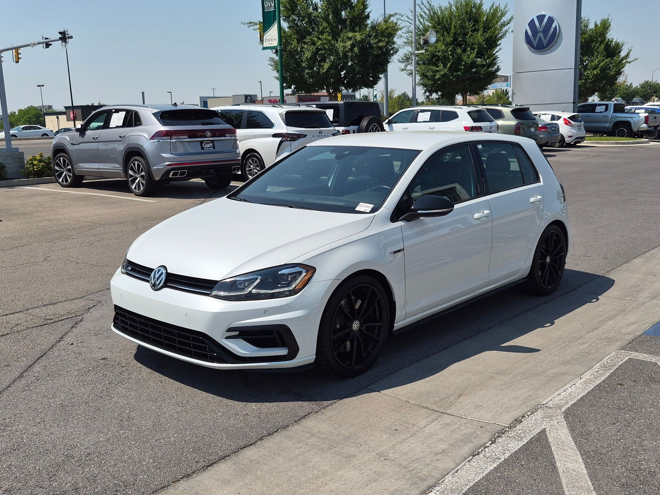 Used 2019 Oryx White Pearl Volkswagen DCC & Navigation 4Motion image 8