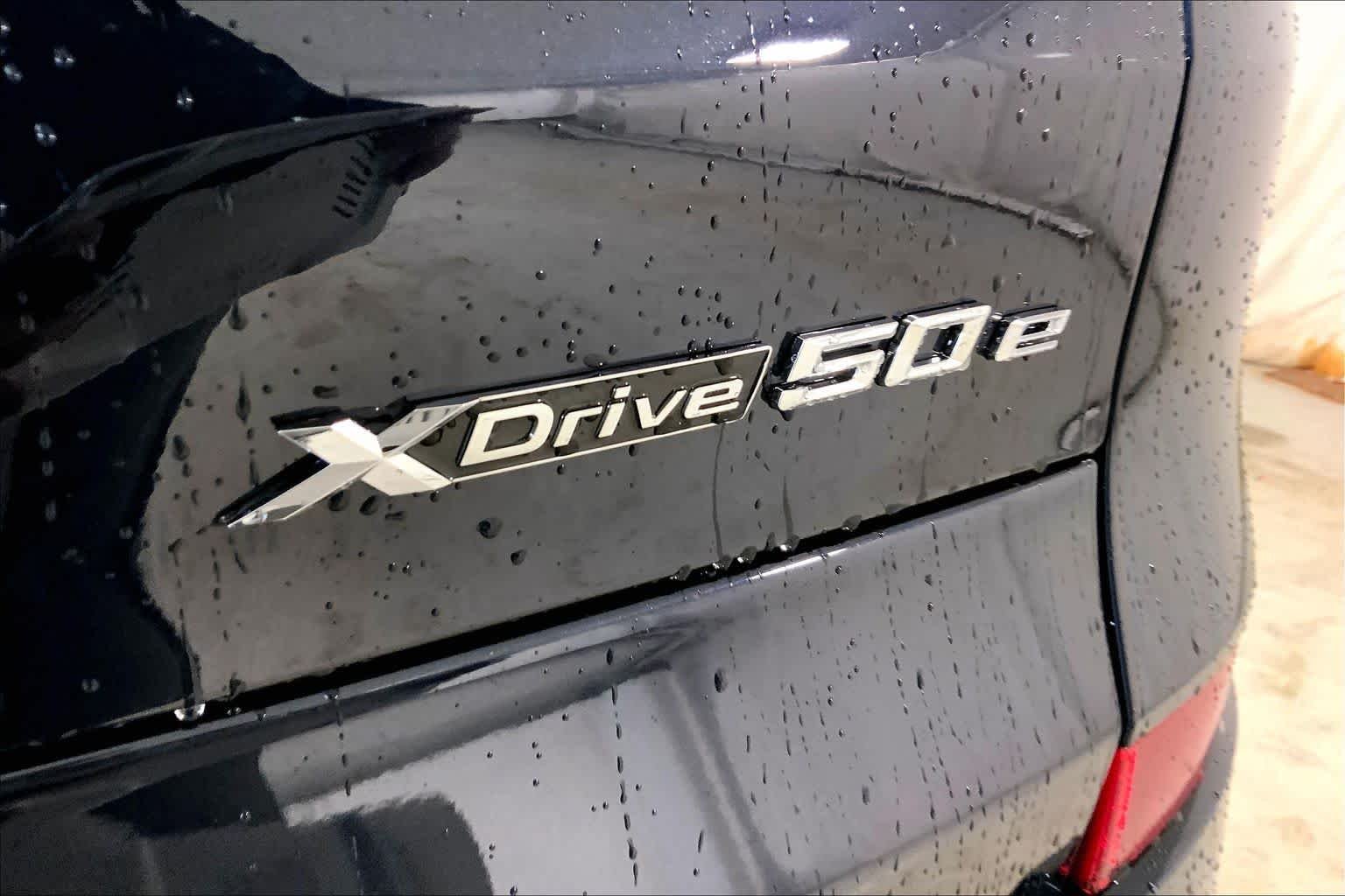 New 2026 Carbon Black Metallic BMW xDrive50e image 15