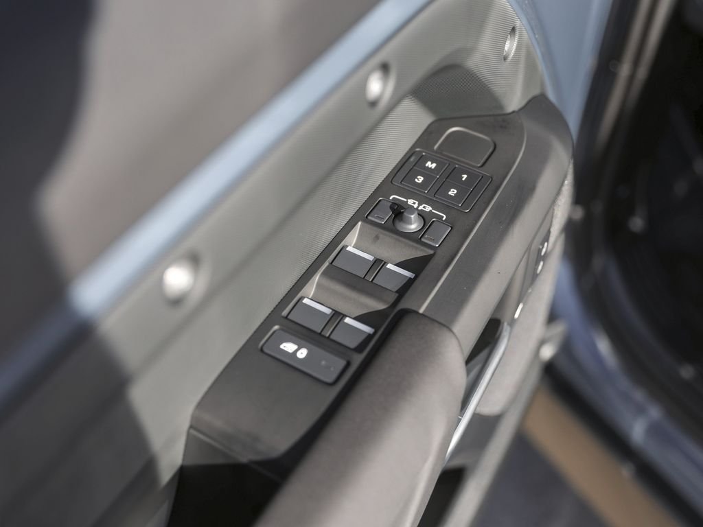 2026 Land Rover Defender S - Photo 28