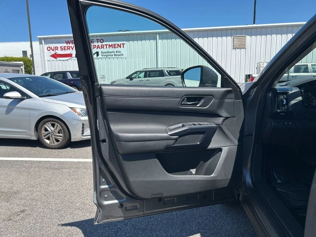 Used 2025 Gray Nissan SV image 12