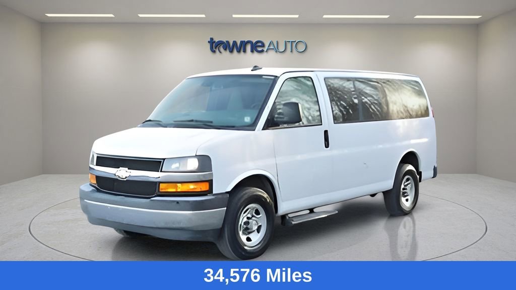 2021 Chevrolet Express 3500 LT's photo