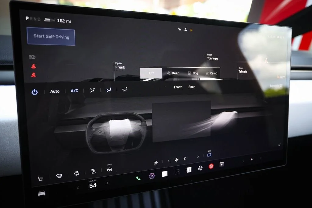2024 Tesla Cybertruck Base - Photo 27