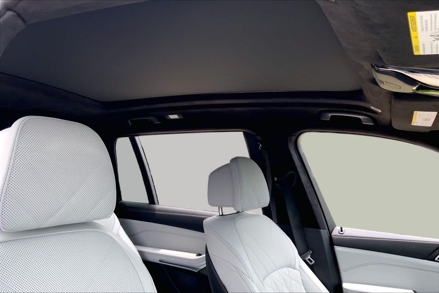Used 2025 Skyscraper Grey Metallic BMW xDrive40i image 13