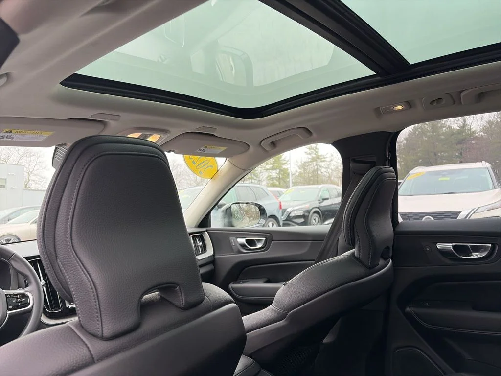 2025 Volvo XC60 Plus - Photo 17