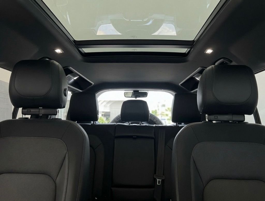 Used 2023 Gray Land Rover X-Dynamic SE image 14