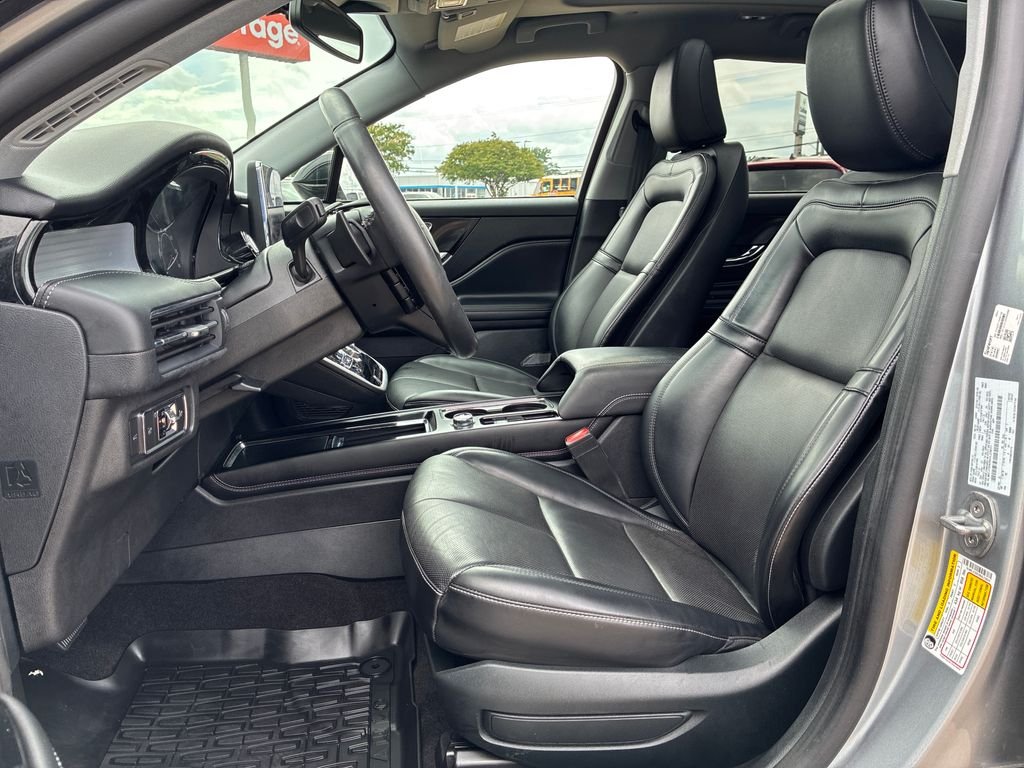 Used 2022 Silver Lincoln Standard image 9