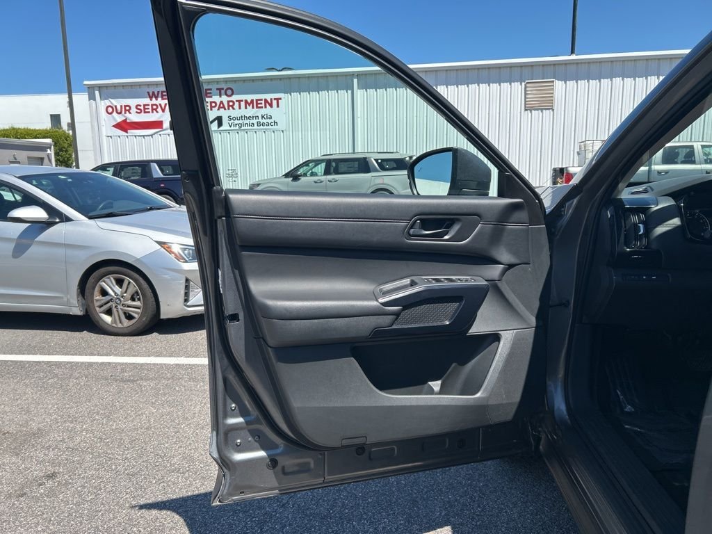 Used 2025 Gray Nissan SV image 12