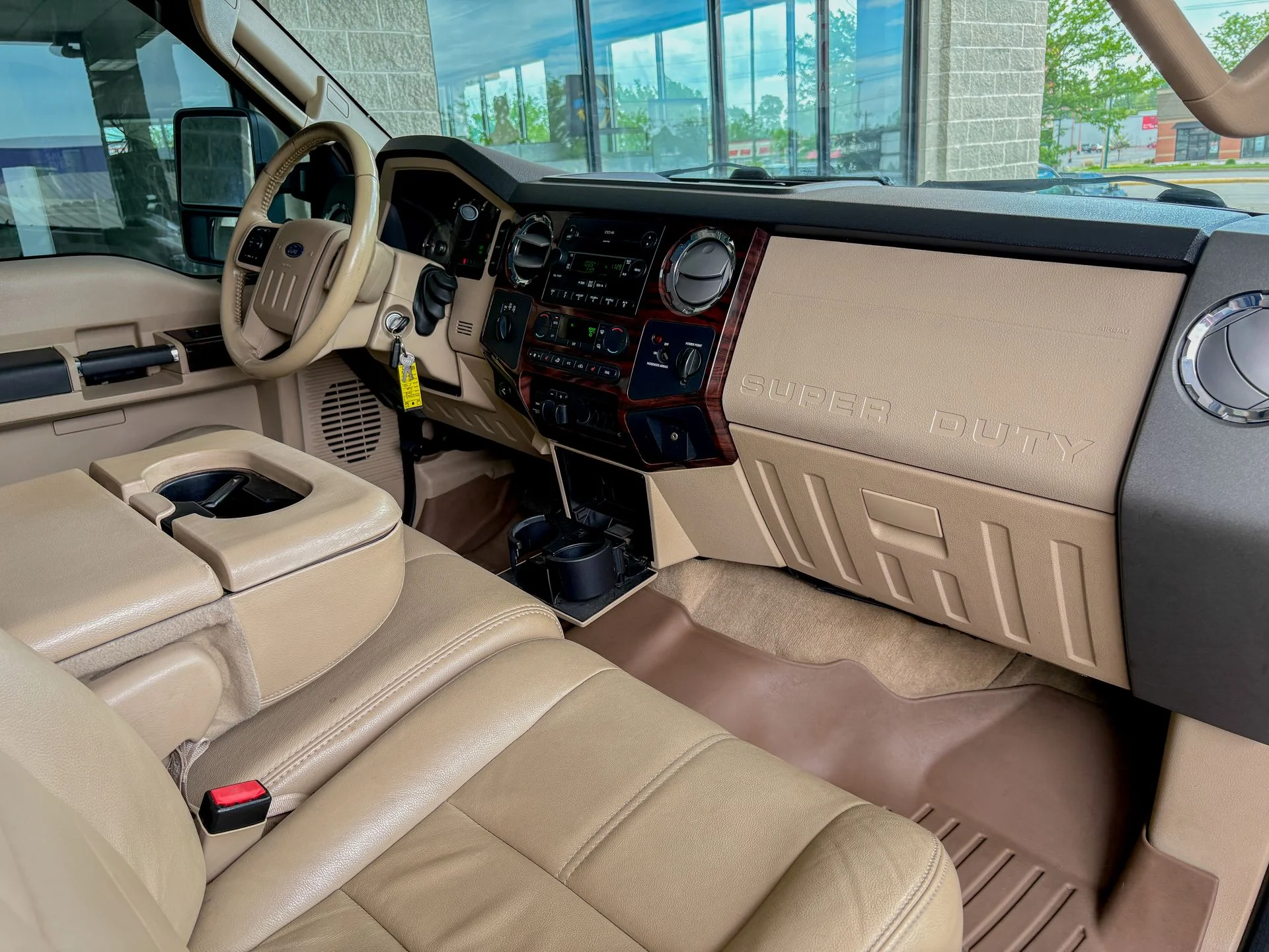 Used 2008 Gold Ford Lariat image 23