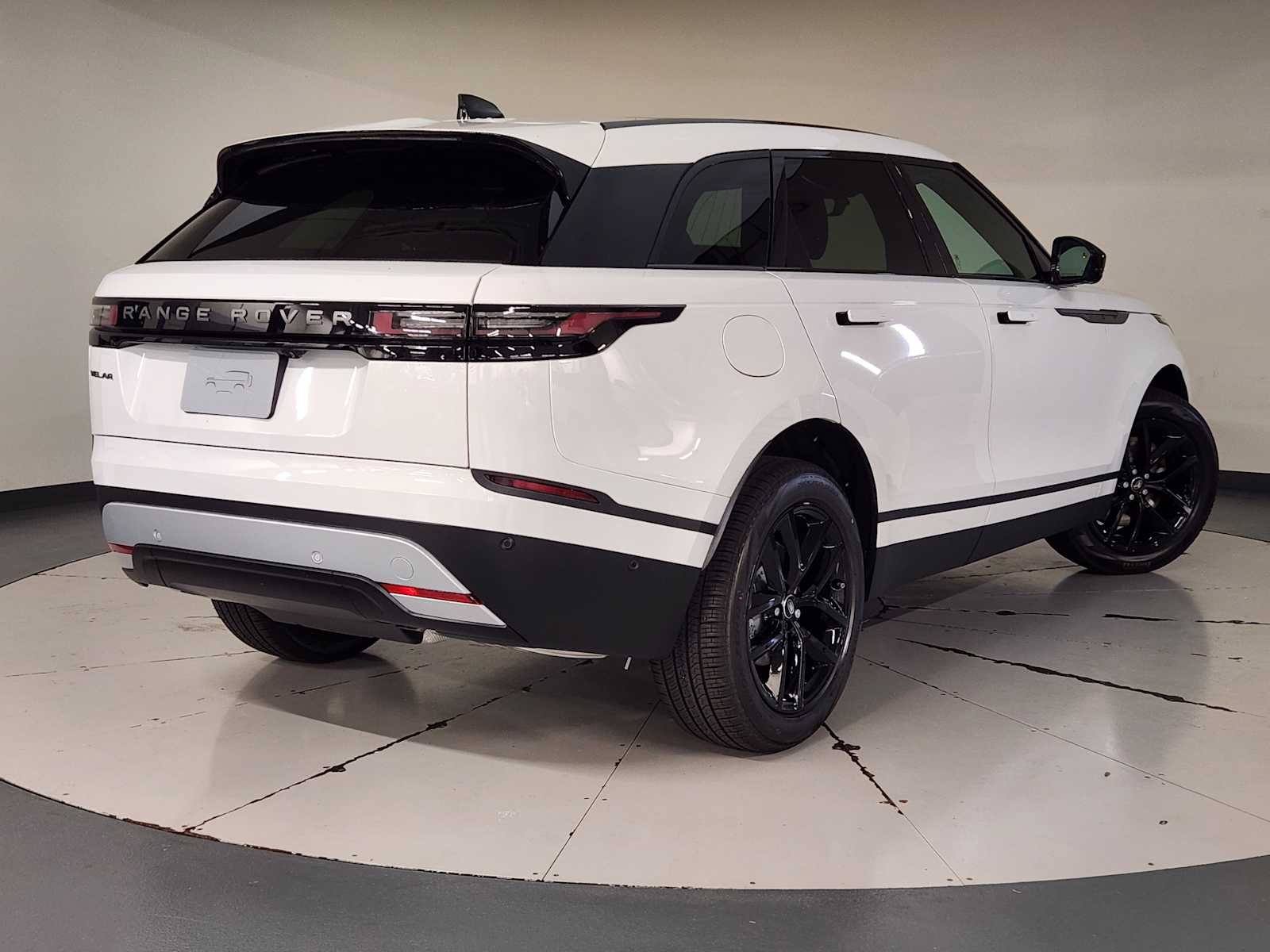 New 2026 Fuji White Land Rover S image 2