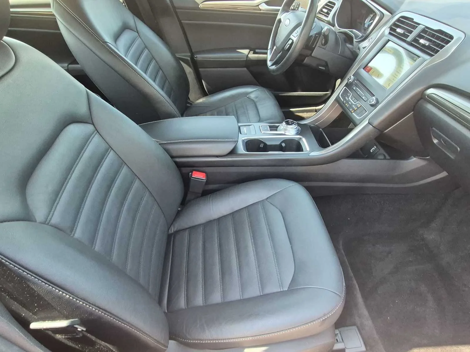 Used 2018 Blue Metallic Ford SE image 20