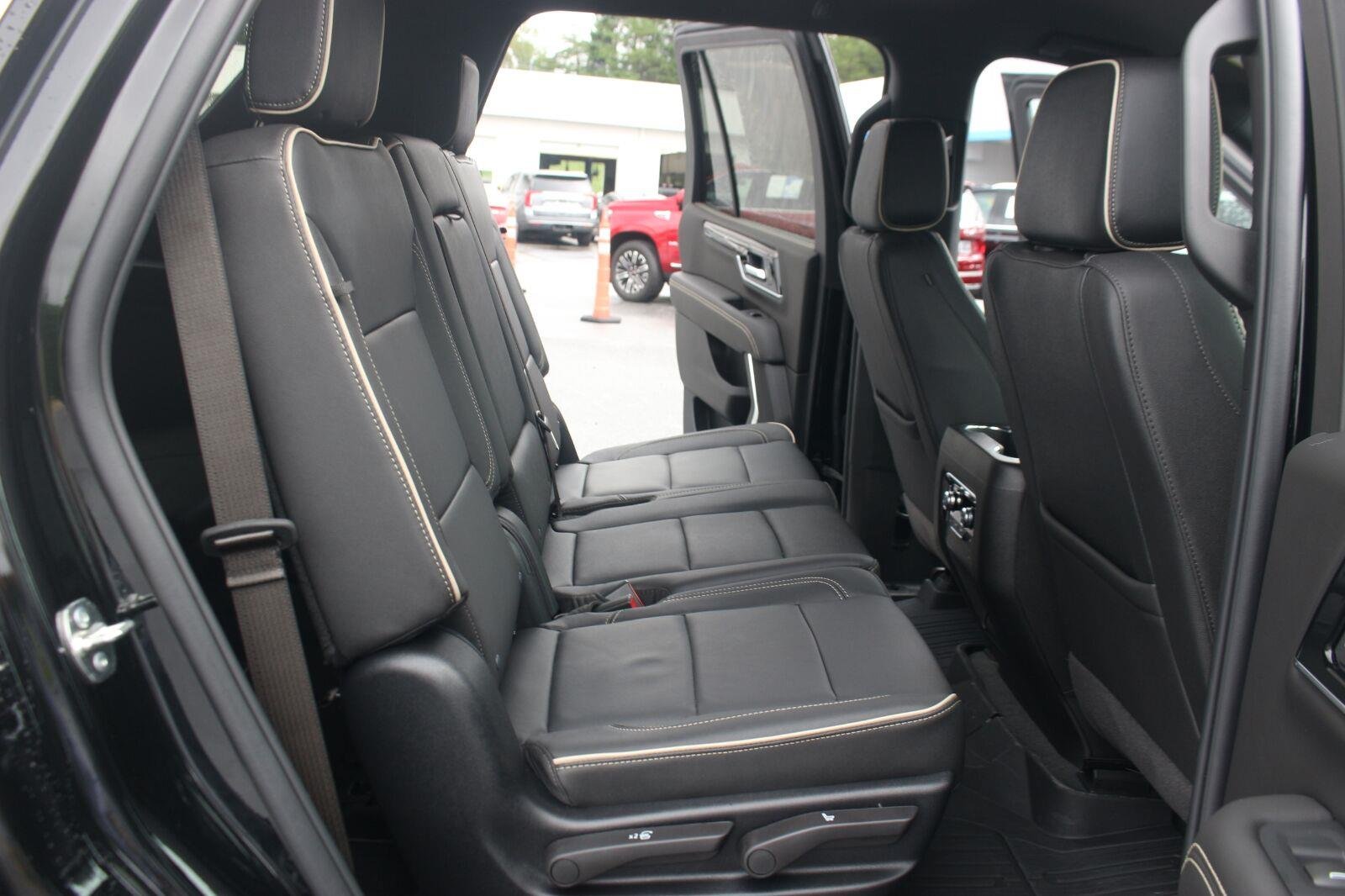 Used 2026 Onyx Black GMC Elevation image 40