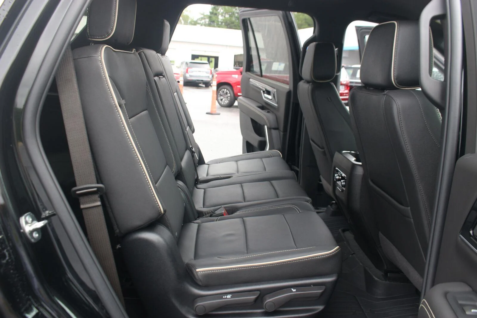 Used 2026 Onyx Black GMC Elevation image 40