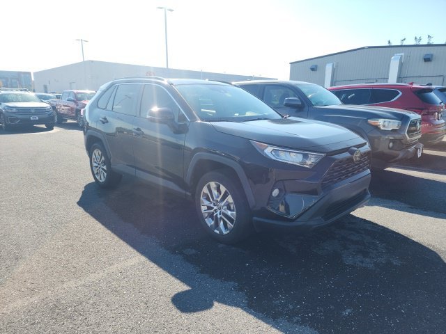 Used 2021 Black Toyota XLE Premium image 1