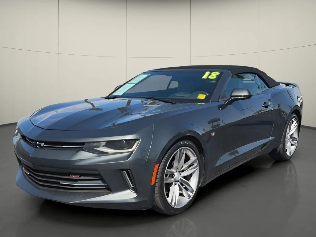 Used 2018 NIGHTFALL GRAY METALLIC Chevrolet 2LT image 4