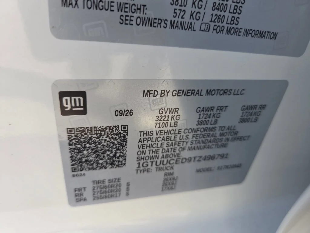 New 2026 White GMC Elevation image 18