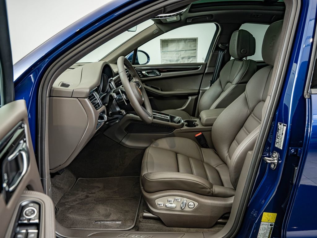 New 2026 Gentian Blue Metallic Porsche  image 5