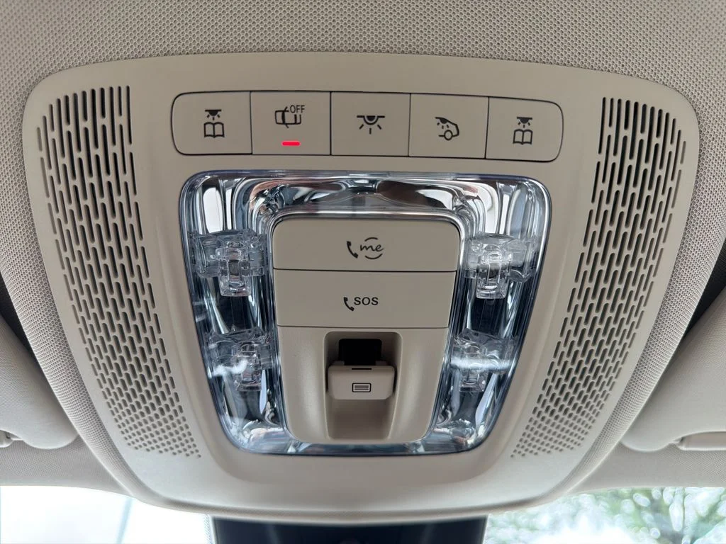Used 2022 White Mercedes-Benz GLB 250 image 27