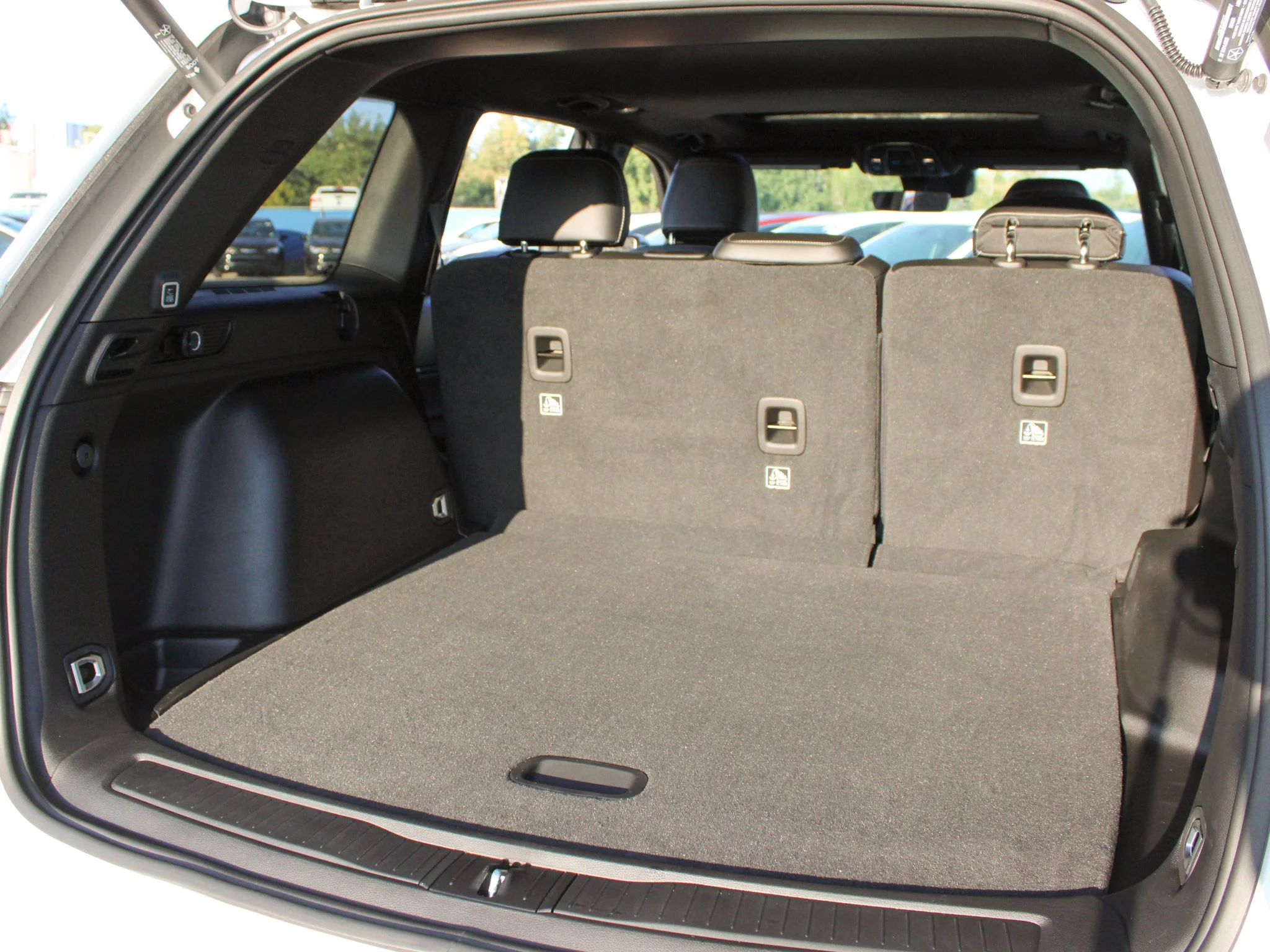 New 2025 White Jeep Altitude* Sunroof, Heated Leather, Trailer Tow Pkg image 11