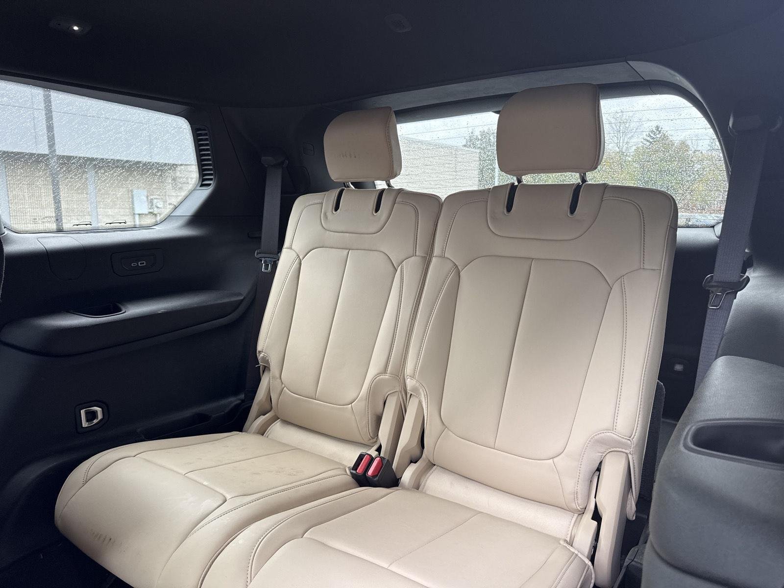 Used 2025 Diamond Black Crystal Pearlcoat Jeep Limited image 12