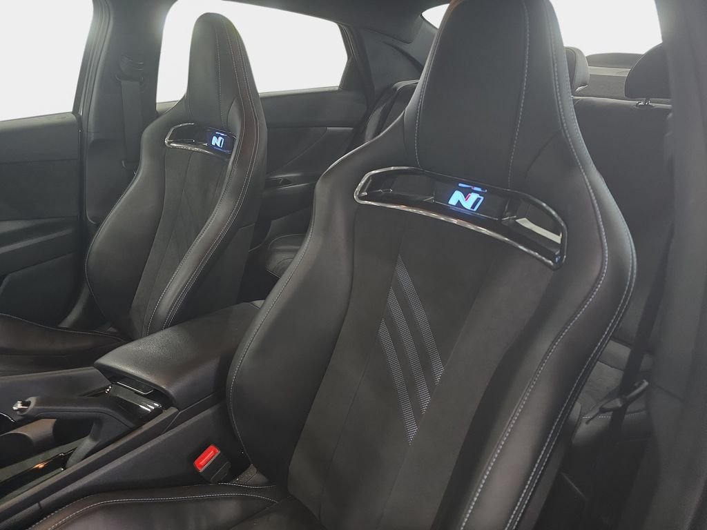 Used 2025 Cyber Gray Hyundai Base image 17