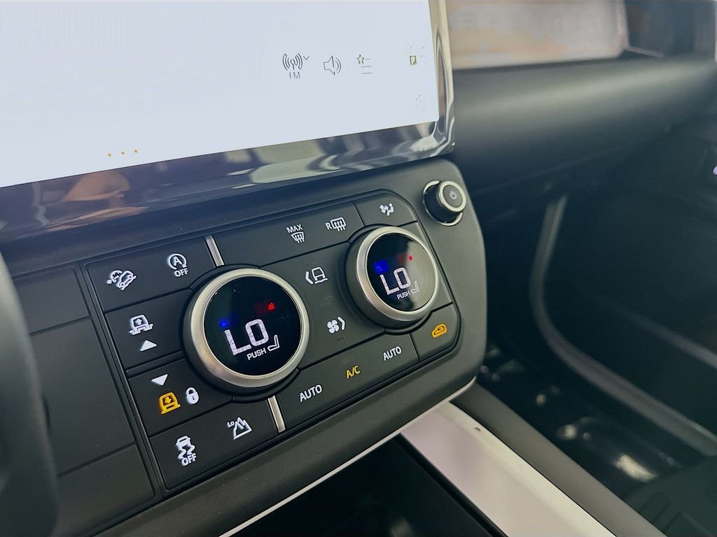 New 2026 Fuji White Land Rover X-Dynamic SE image 20