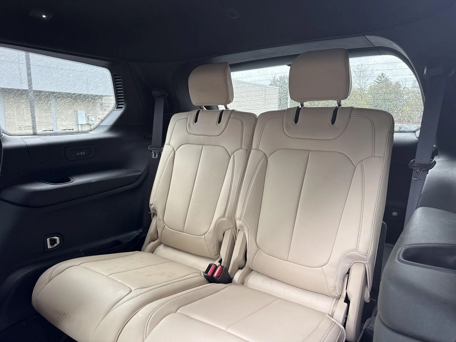 Used 2025 Diamond Black Crystal Pearlcoat Jeep Limited image 12