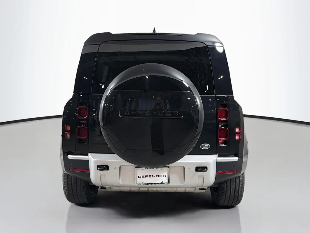 Used 2023 Santorini Black Metallic Land Rover SE image 6