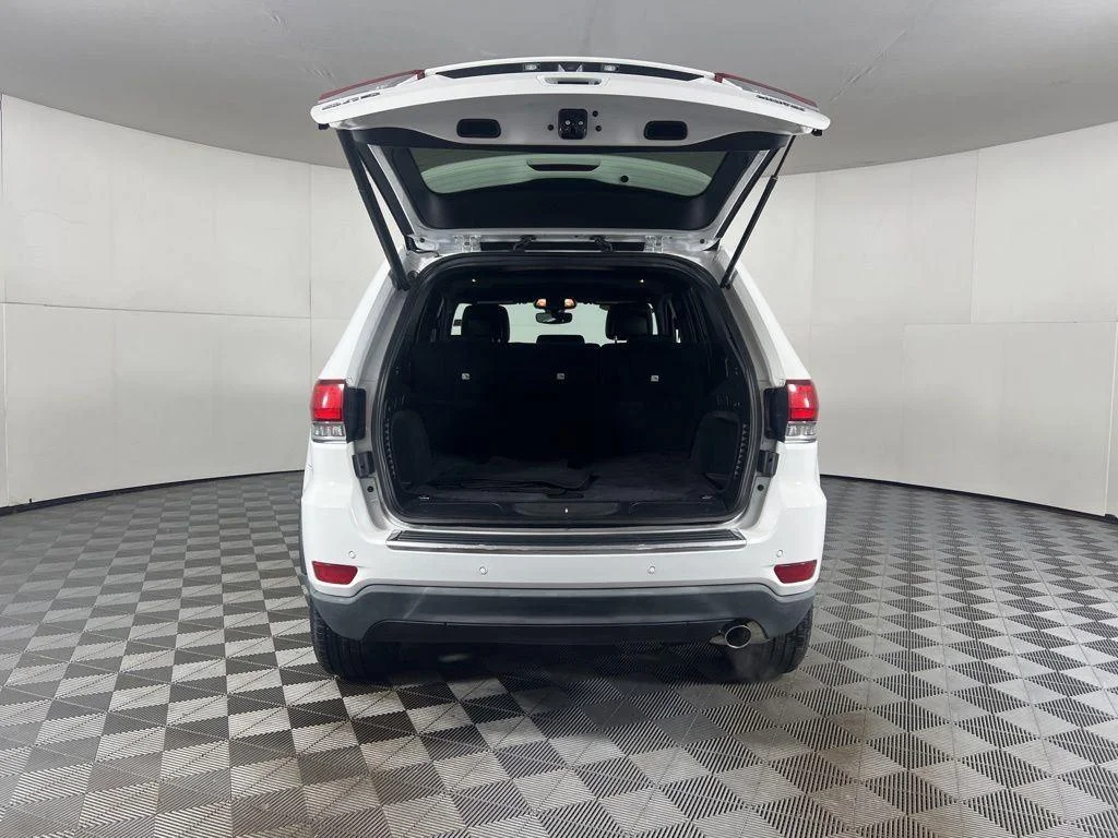 Used 2020 Bright White Clearcoat Jeep Limited image 27