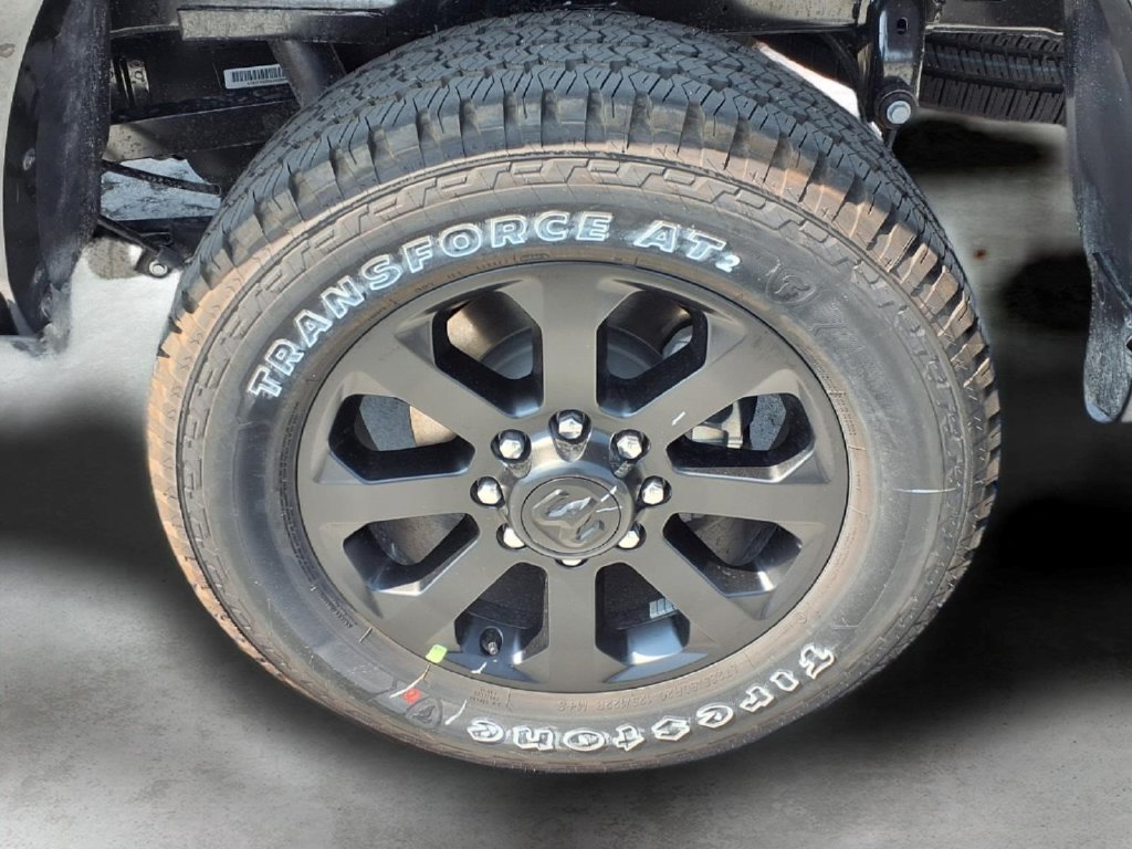New 2027 Diamond Black Crystal Pearl-Coat Exterior Paint RAM Laramie image 7