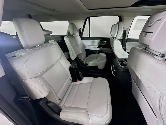 New 2027 Star White Metallic Tri-Coat Ford Platinum image 27