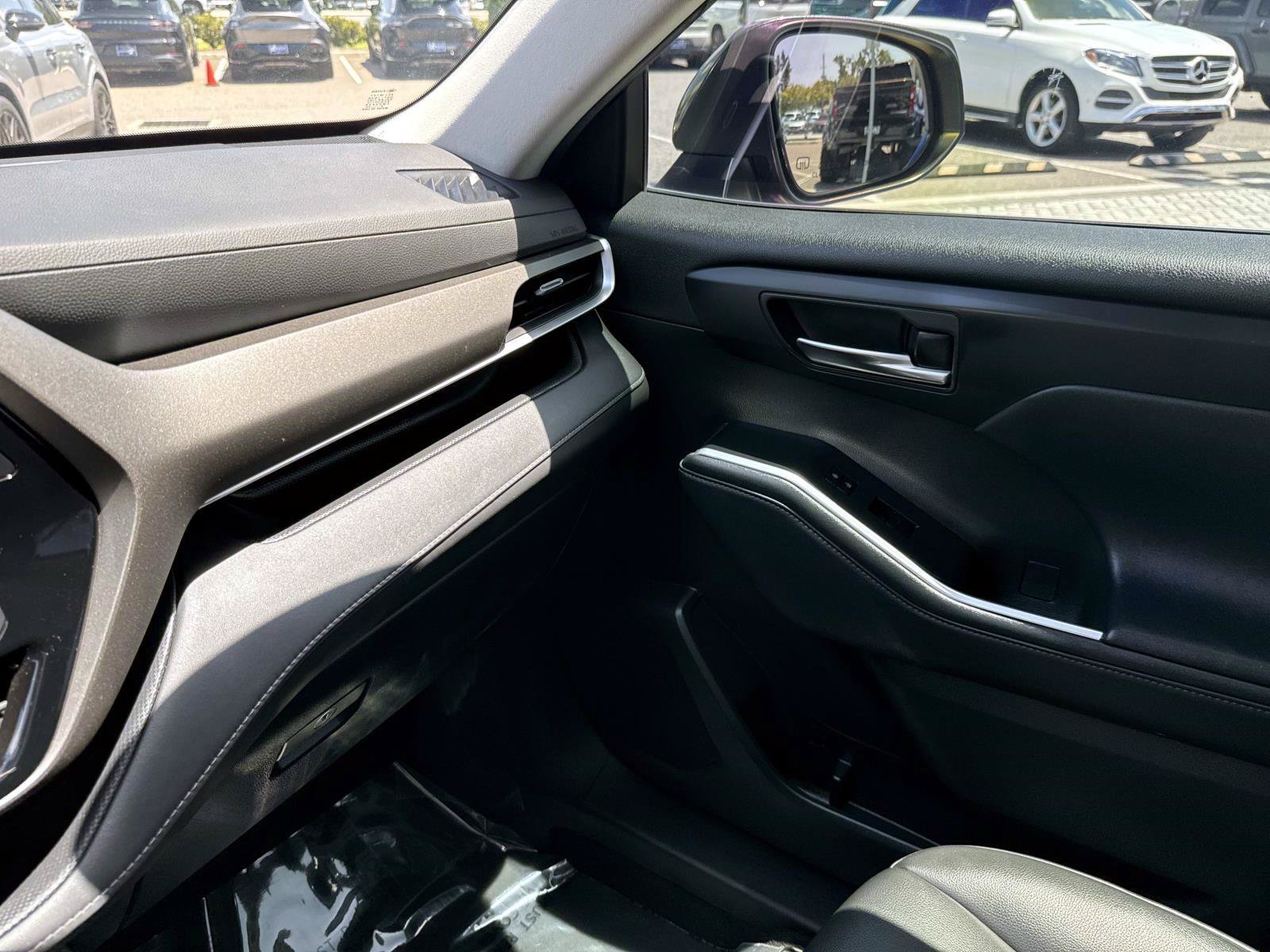 Used 2022 Magnetic Gray Metallic Toyota XLE image 25