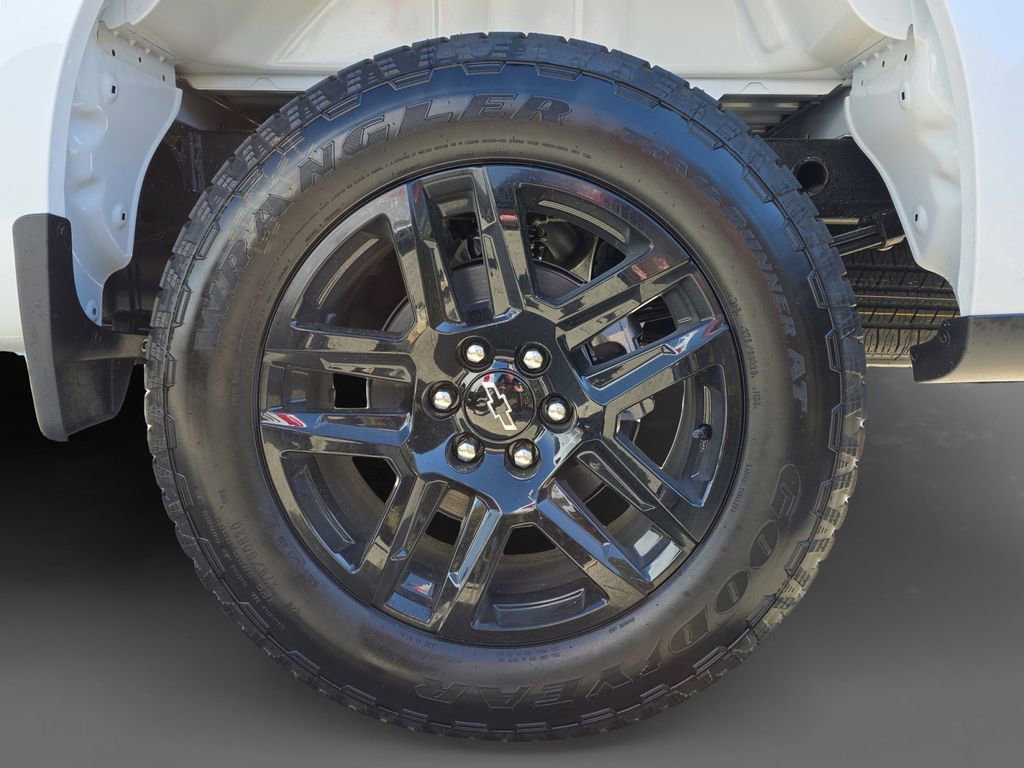 New 2026 Summit White Chevrolet Custom image 8