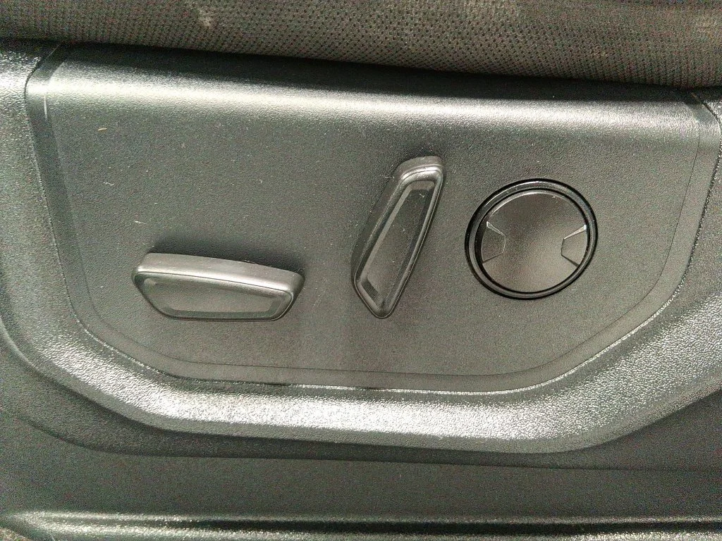 Used 2019 Blue Ford XLT image 19