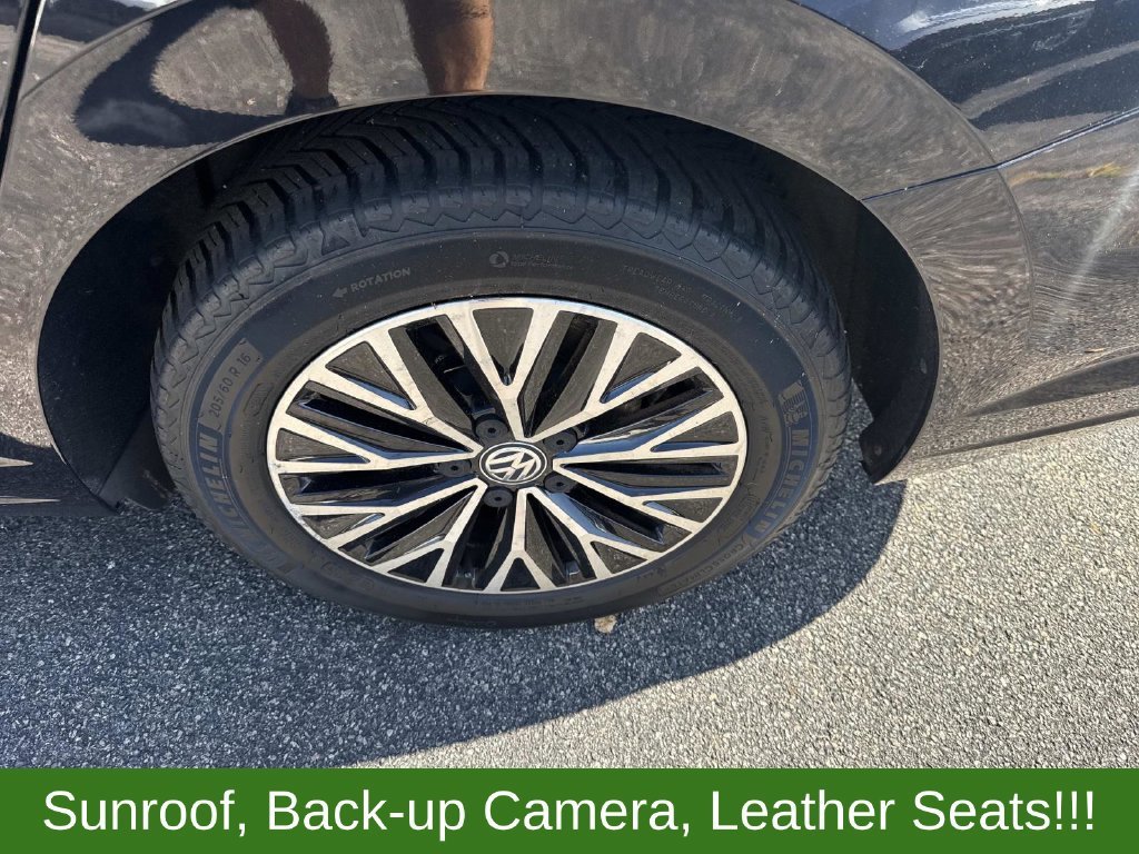 Used 2019 Black Volkswagen SEL image 12