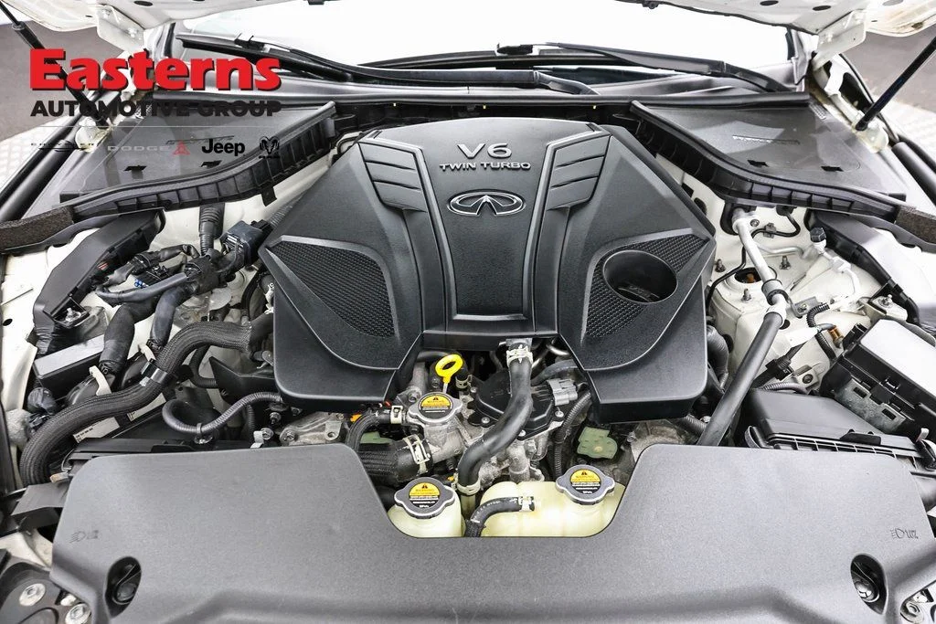 Used 2023 White INFINITI LUXE image 10