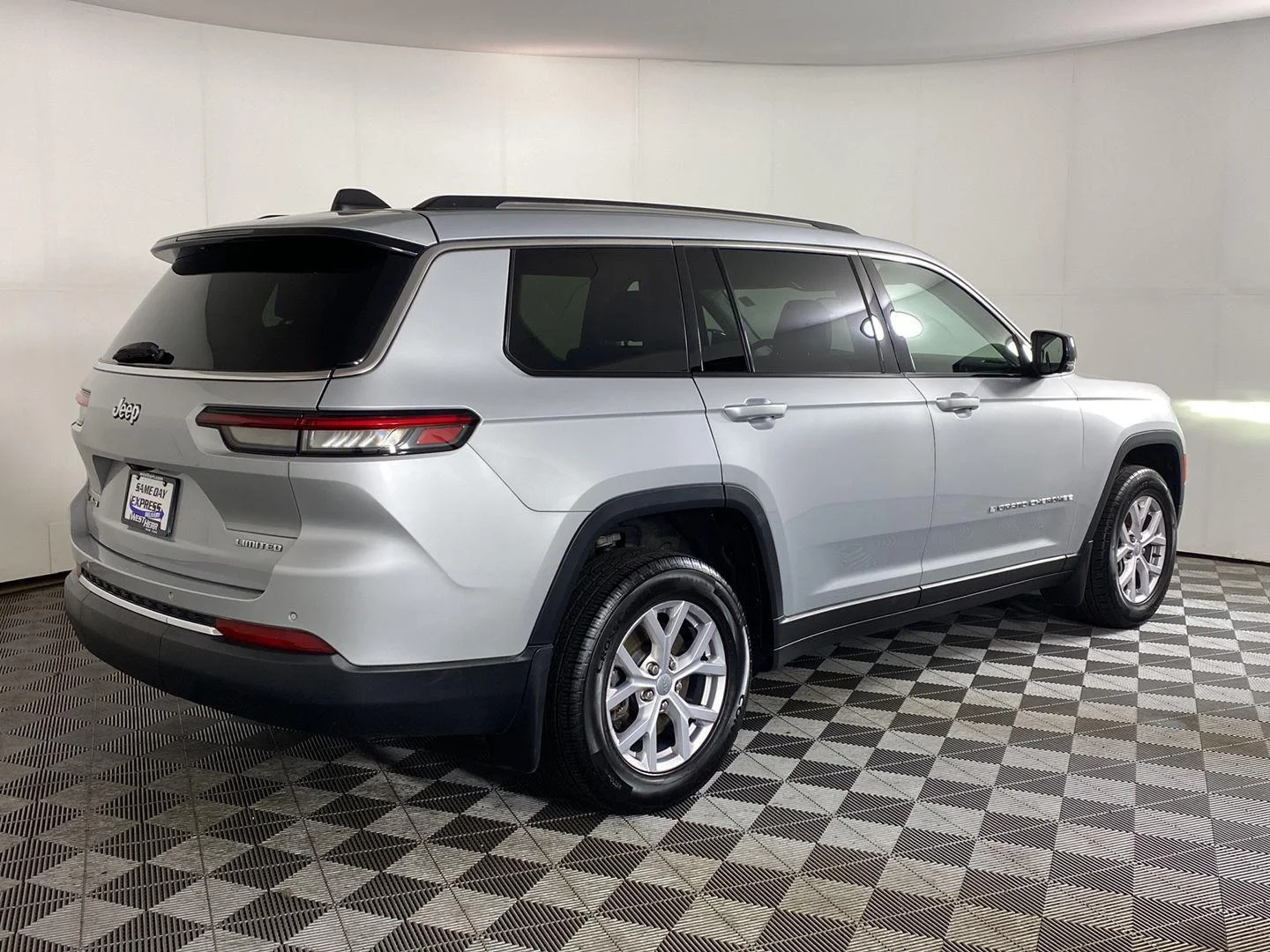 Used 2021 Silver Zynith Jeep Limited image 5