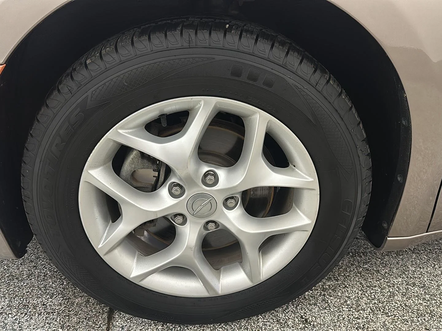 Used 2018 Molten Silver Chrysler Touring L Plus image 12