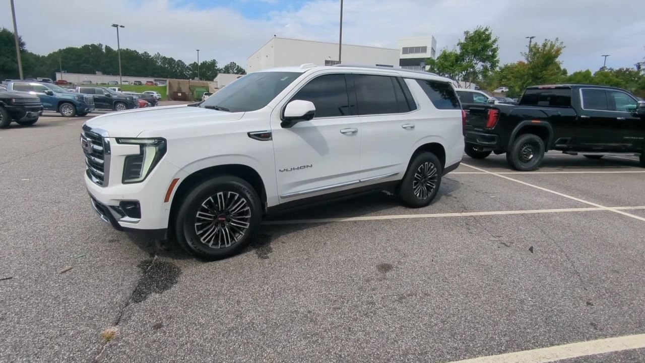 Used 2025 Summit White GMC Elevation image 4