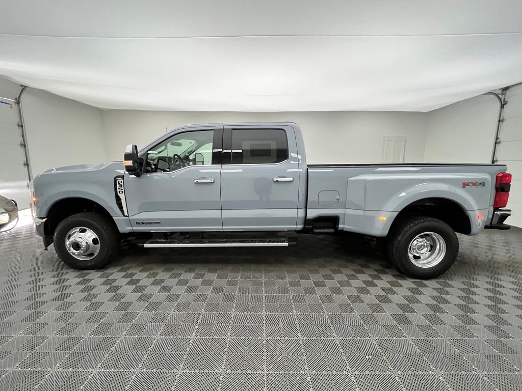 New 2026 Gray Ford Lariat image 13