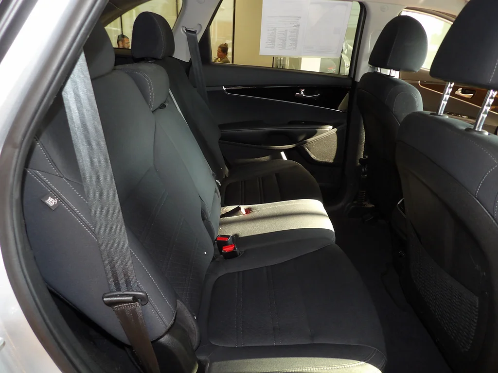 Used 2019 Sparkling Silver Kia LX V6 image 17