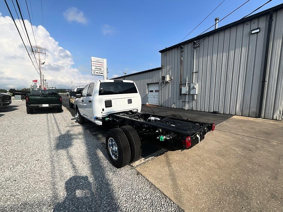 New 2026 Bright White Clearcoat RAM Tradesman image 7