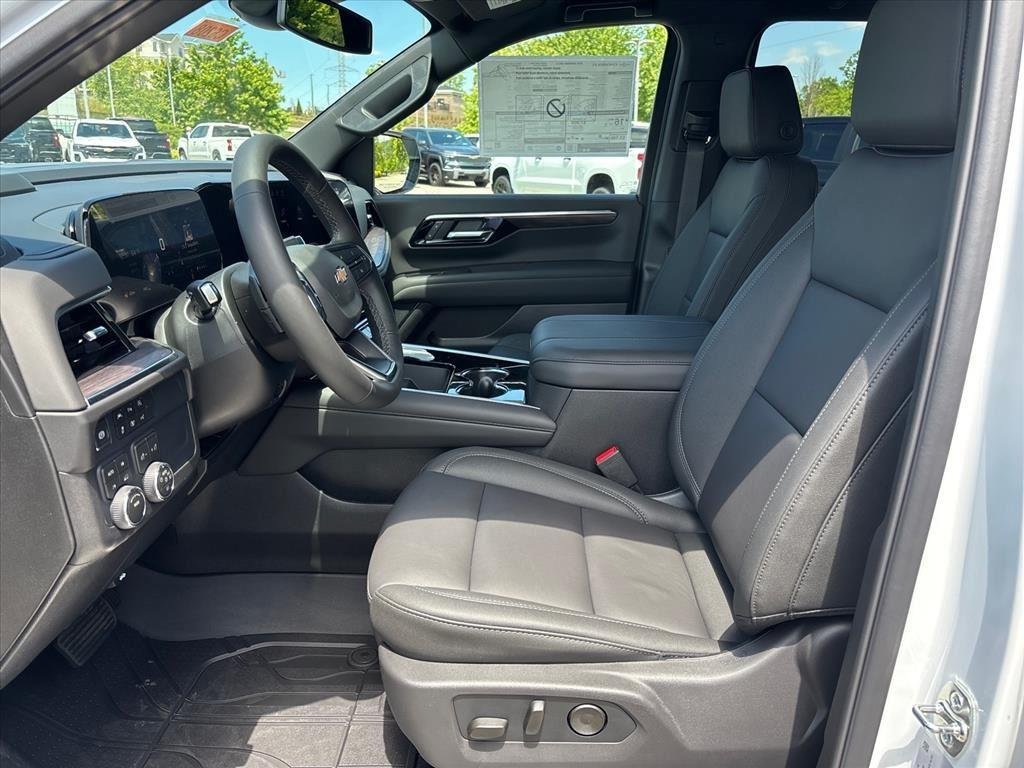 2026 Chevrolet Suburban LT - Photo 22