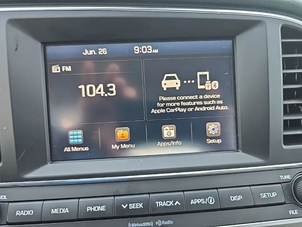 Used 2017 Red Hyundai SE image 6