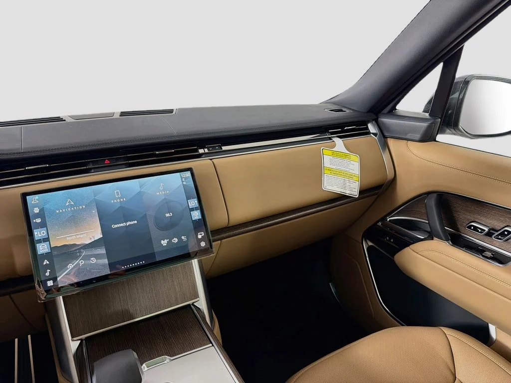 New 2026 Fuji White Land Rover SE image 25