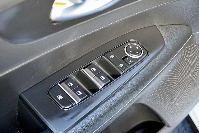 Used 2023 White Kia GT-Line image 21